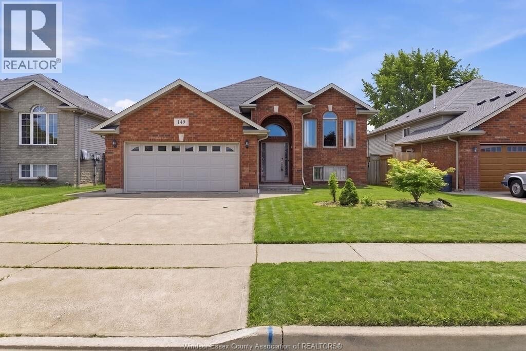 Property Photo:  149 Amy Croft Drive  ON N8K 1E3 