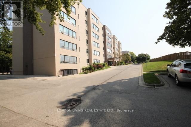 Property Photo:  650 Cheapside Street 501  ON N5Y 5J8 