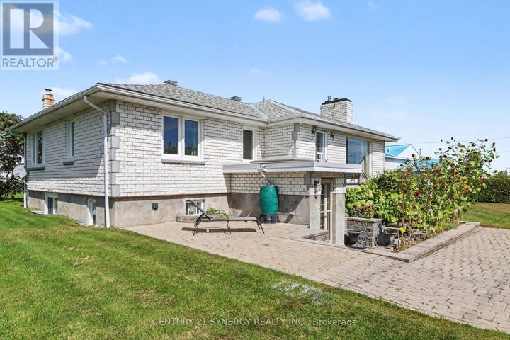 Property Photo: 2452 Colonial Road ON K4B 1J1