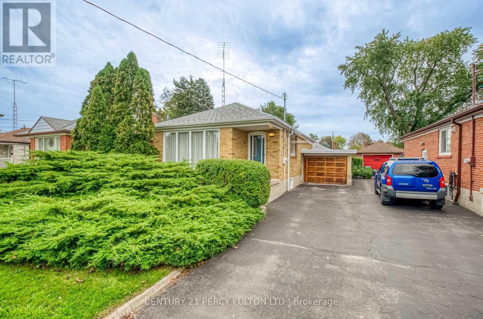 Property Photo: 13 Graylee Avenue ON M1J 1M5