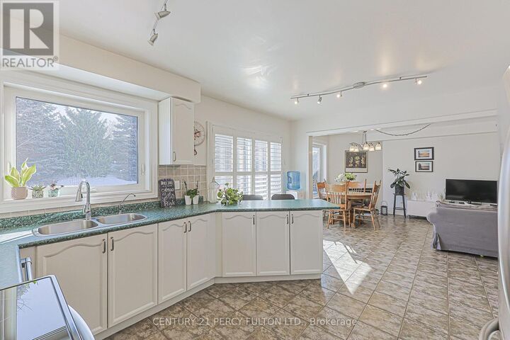 Property Photo: 84 Loraview Lane ON L4G 6N5