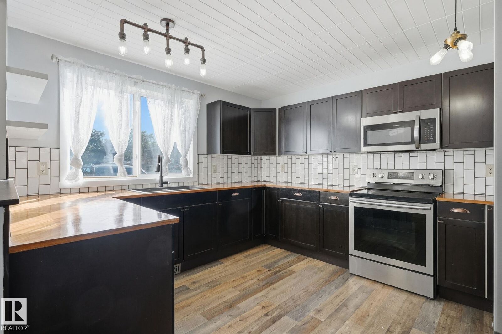 Property Photo:  7 8930 99 Avenue  AB T8L 3L1 