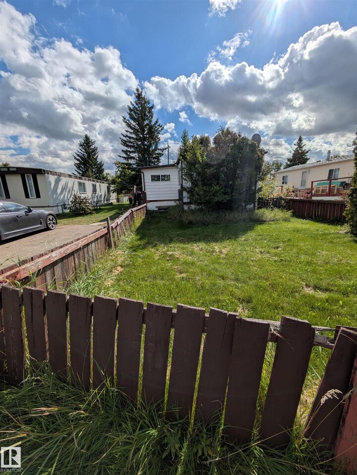 Property Photo:  17 Evergreen Ave NW  AB T5Y 4M2 