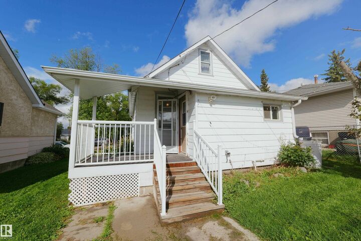 Property Photo:  5131 51 Street  AB T7N 1A5 