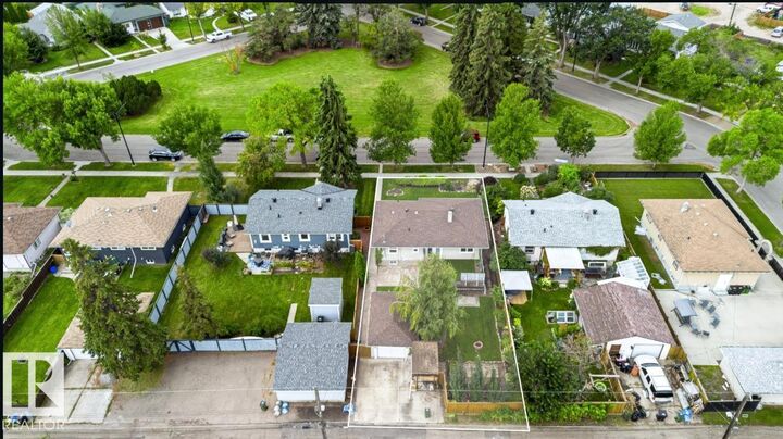Property Photo:  12255 Dovercourt Crescent NW  AB T5L 4E4 
