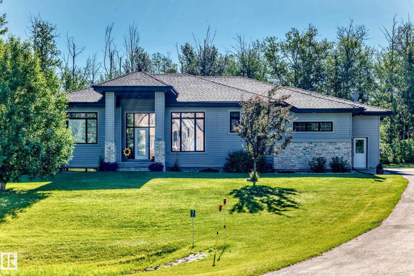 Property Photo:  53216 Rge Road 264 7  AB T7Y 1A4 