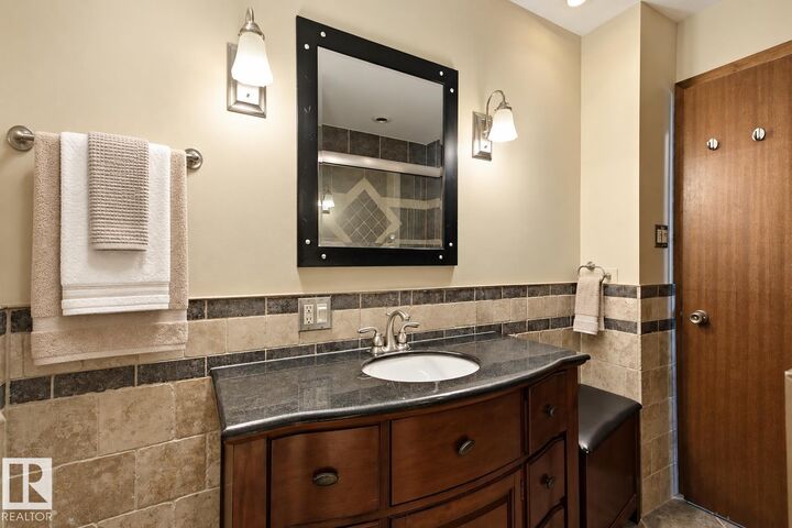 Property Photo:  1006 Lueders Crescent  AB T8A 1A9 