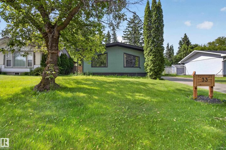 Property Photo:  33 Hazel Street  AB T8H 1H7 