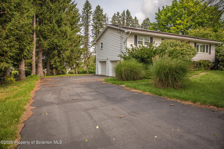 Property Photo:  537 Gladiola Drive  PA 18411 