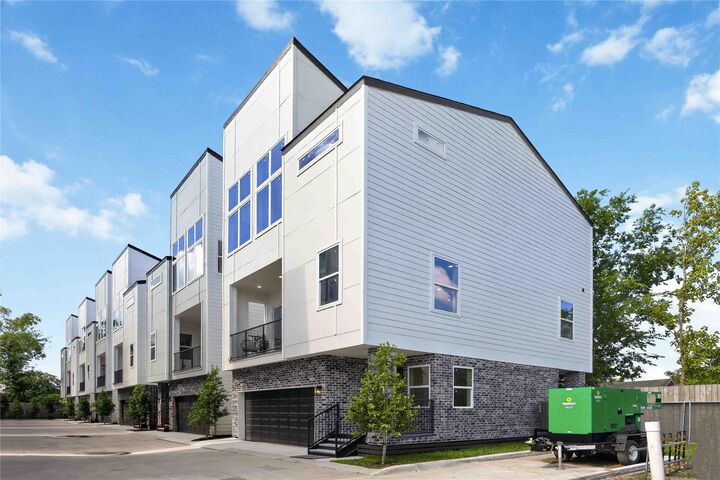 Property Photo: 318 Walthall E TX 77022