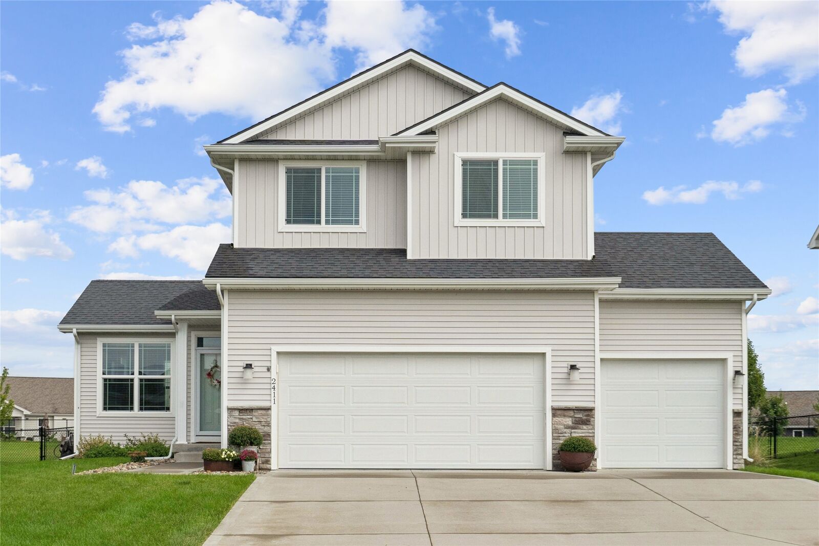Property Photo:  2411 NW Beechwood Street  IA 50023 