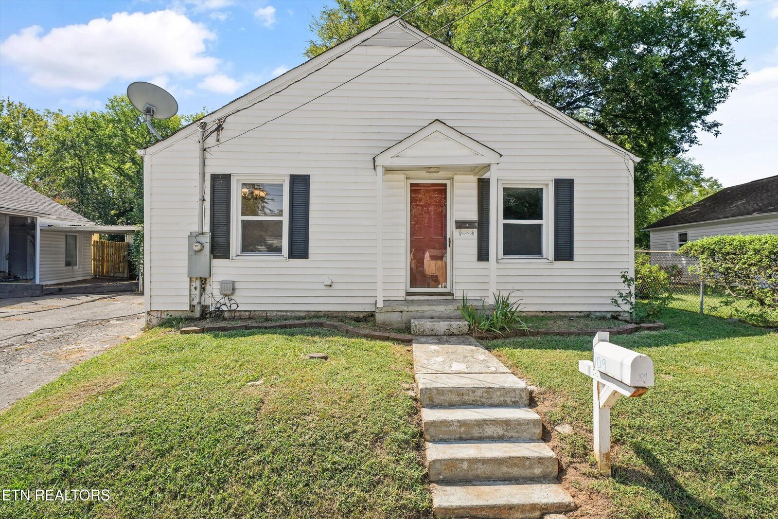 Property Photo: 109 N Magnolia St TN 37801