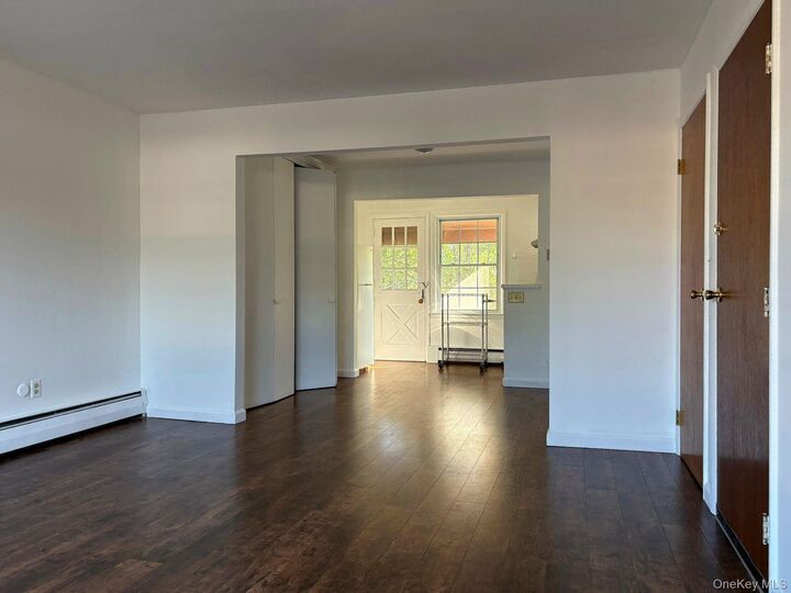 Property Photo:  6 Huguenot Street 4  NY 12561 