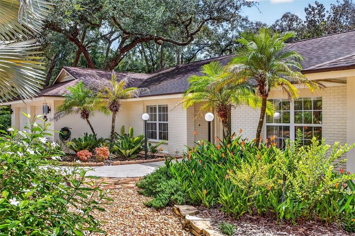 Property Photo: 513 Garrard Drive FL 33617