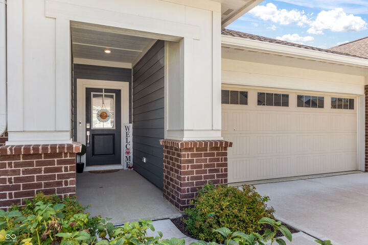Property Photo: 5189 Bayberry Court IN 46075