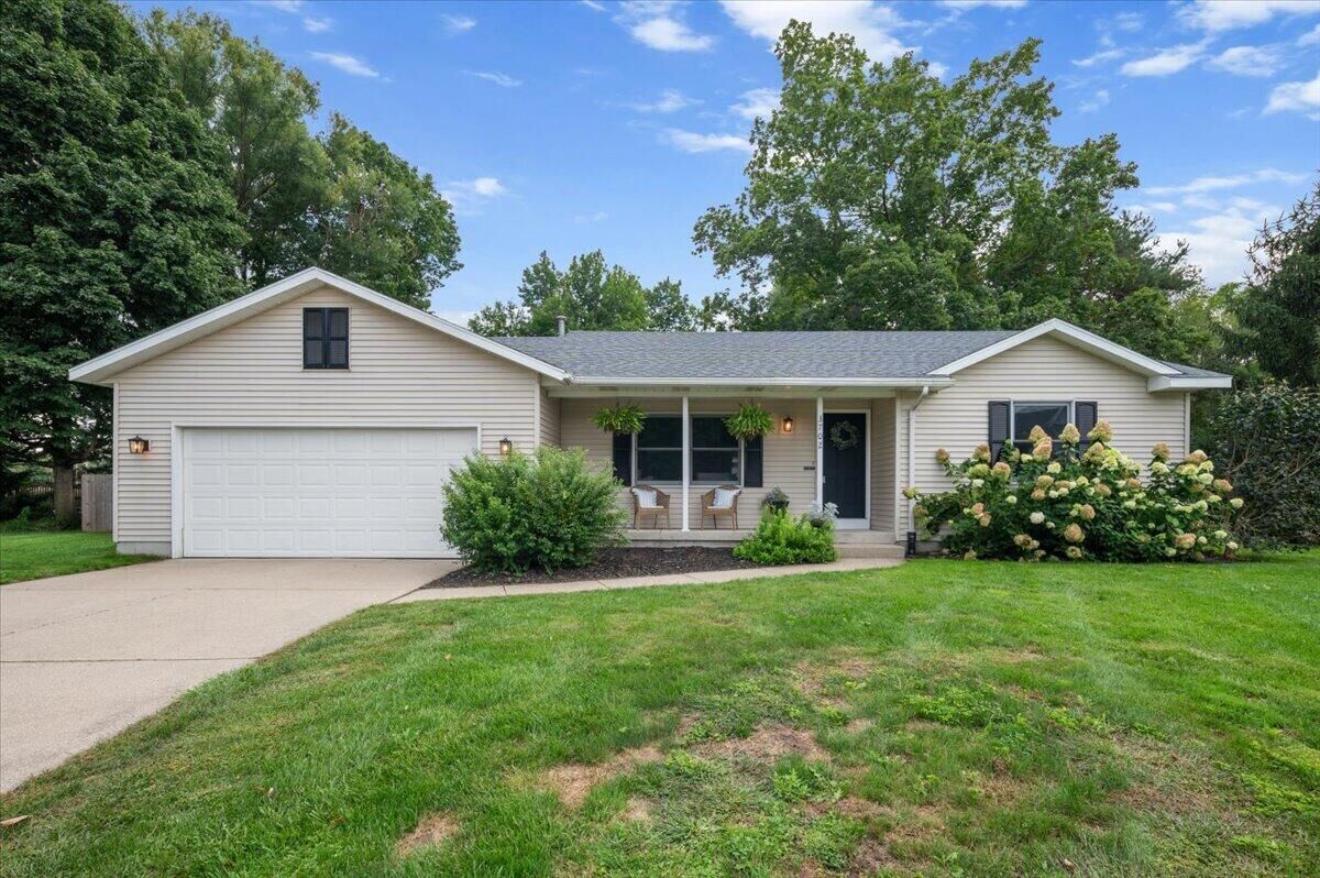 Property Photo: 3702 Mesa Court NE MI 49341