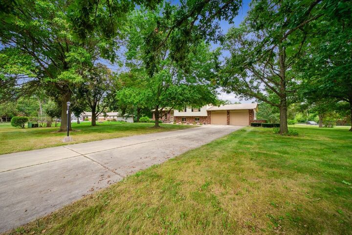 Property Photo: 8 Hawthorne Drive IL 60543