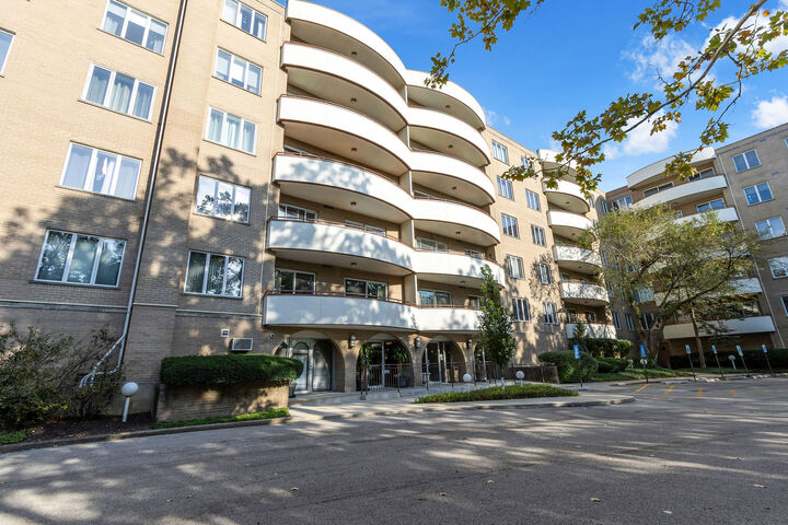 Property Photo:  6400 N Cicero Avenue 416  IL 60712 