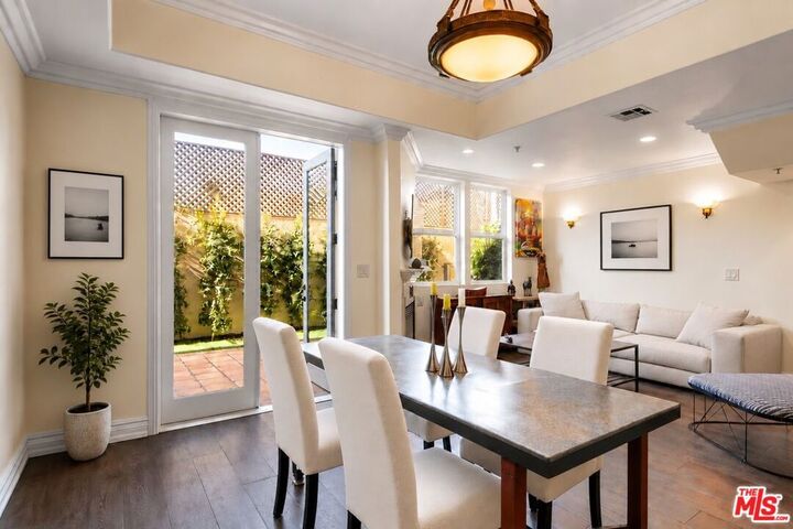 Property Photo: 1050 N Edinburgh Avenue 103 CA 90046
