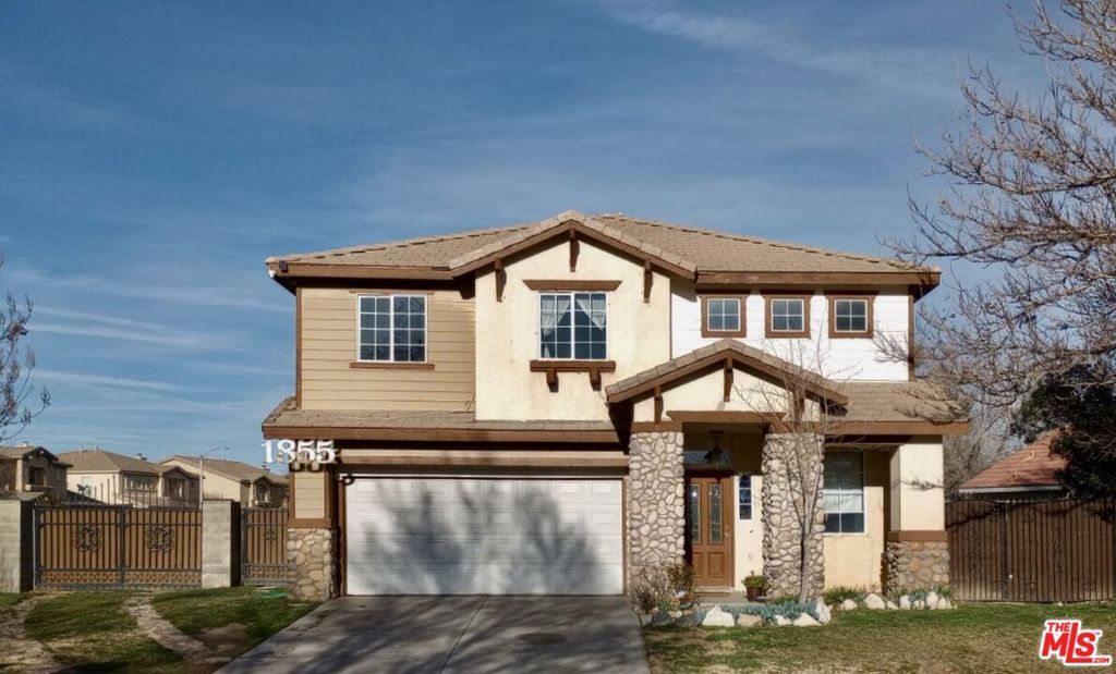 Property Photo:  1855 Stratford Street  CA 93534 