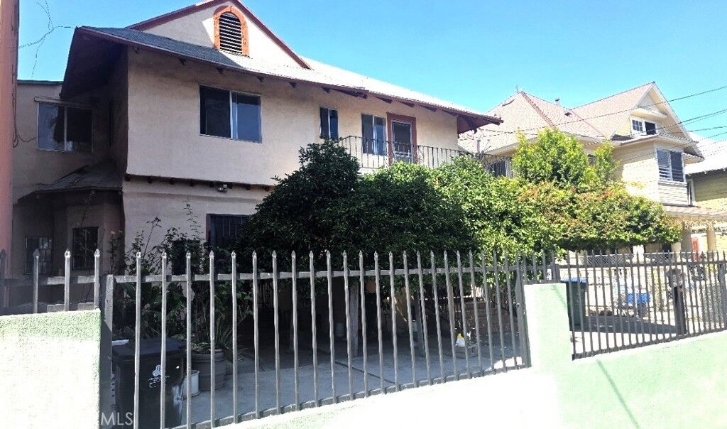 Property Photo:  1437 Bonnie Brae Street  CA 90006 