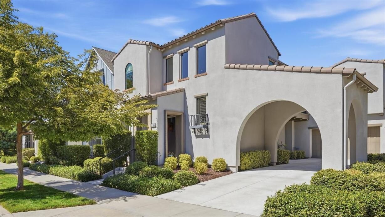 Property Photo: 3325 Dullanty Way CA 95816