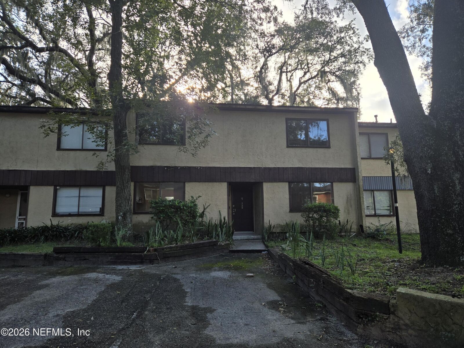 Property Photo: 729 Oaks Field Road K3-2 FL 32211