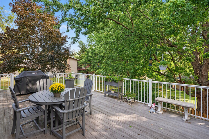 Property Photo: 12405 Villaburne Drive MN 55337