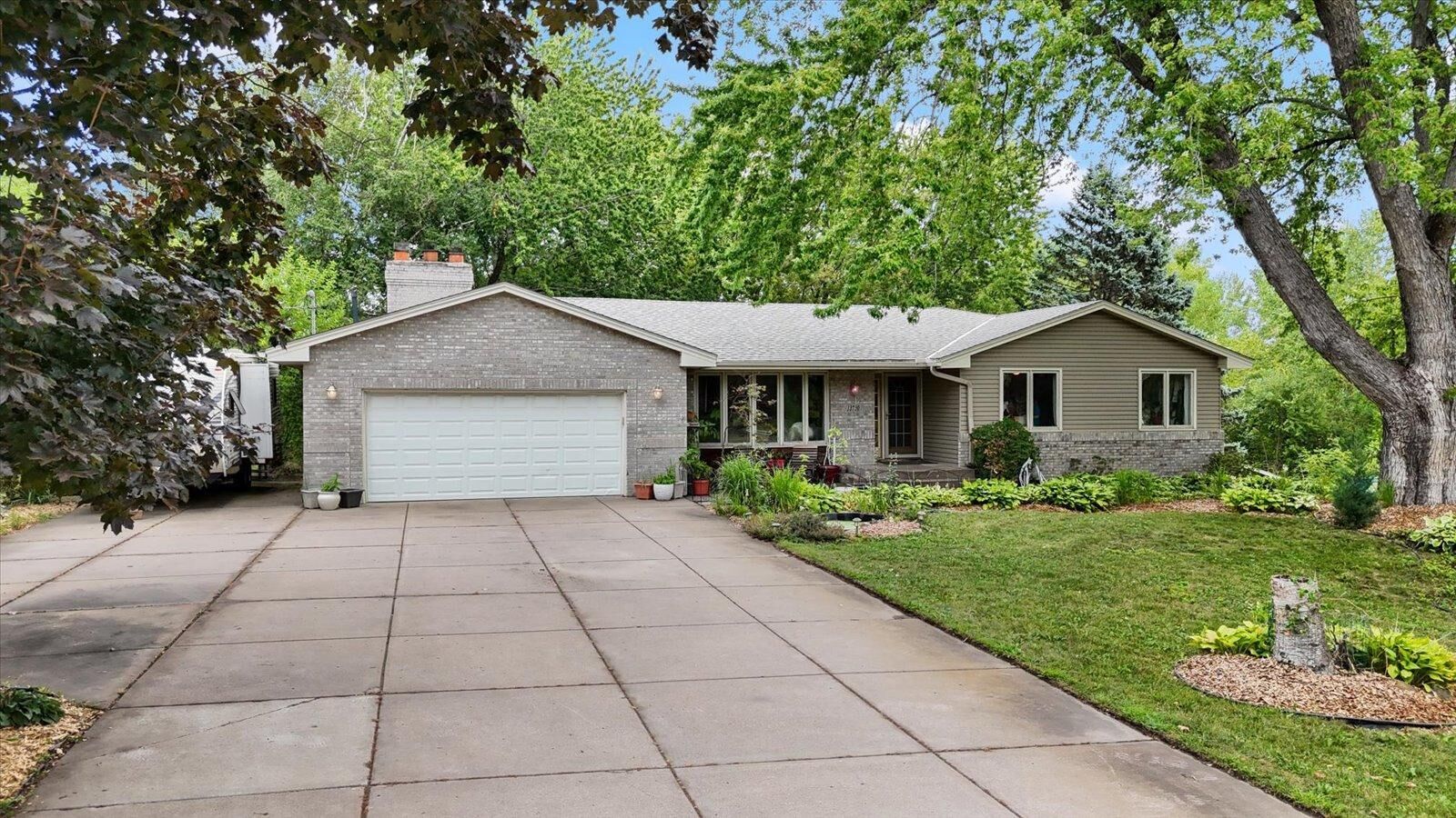 Property Photo:  13720 Vinewood Lane N  MN 55327 