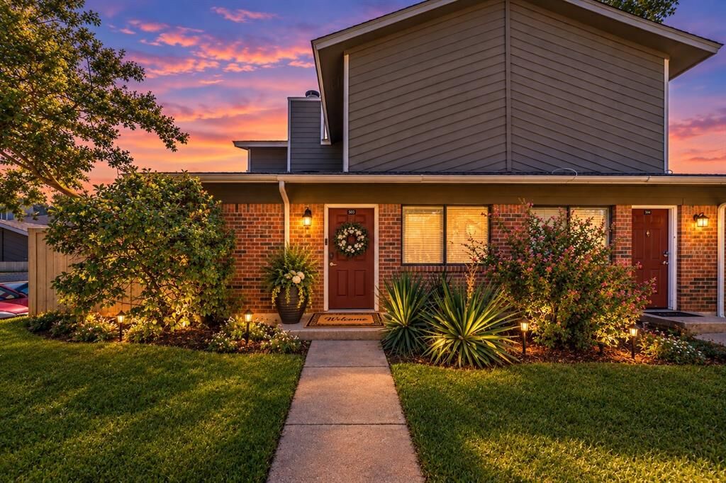 Property Photo:  1122 Millview Drive 1503  TX 76012 