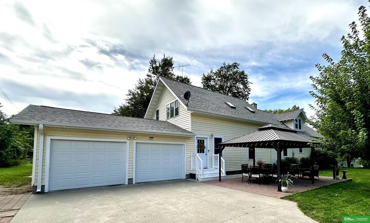 Property Photo: 646 N Colfax Street NE 68788
