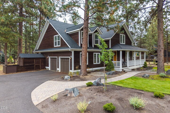 Property Photo: 814 E Coyote Springs Road OR 97759