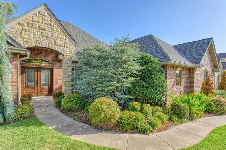 Property Photo:  2705 SW 137th Street  OK 73170 