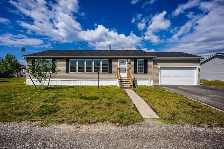 Property Photo:  11 Hickory Hollow  ON N0A 1P0 