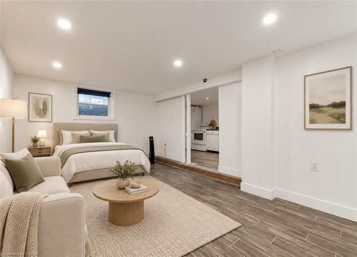 Property Photo:  116 Spadina Avenue Lower  ON L8M 2X3 
