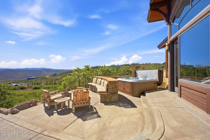 Property Photo: 8425 N Sunrise Loop UT 84098