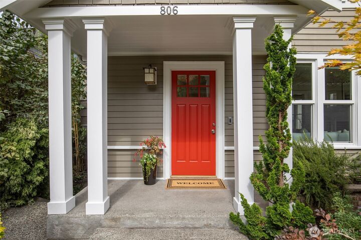 Property Photo:  806 W Fulton Street  WA 98119 
