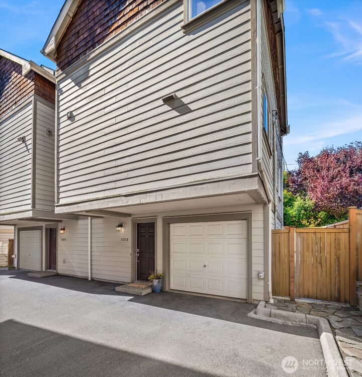 Property Photo: 8521 Interlake Avenue N B WA 98103