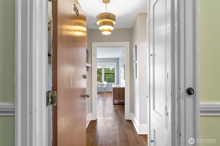 Property Photo:  1136  13th Ave 305  WA 98122 