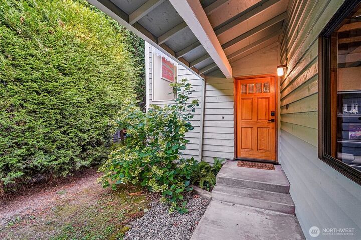 Property Photo: 811 NE 57th Street WA 98105