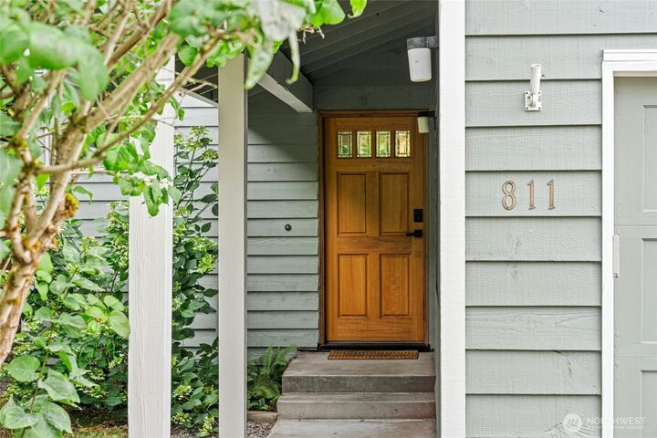 Property Photo:  811 NE 57th Street  WA 98105 
