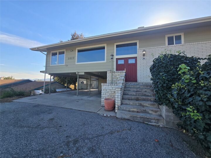 Property Photo: 1617 Carson Lane WA 98801