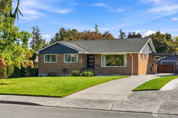 Property Photo: 709 Colby Avenue WA 98201