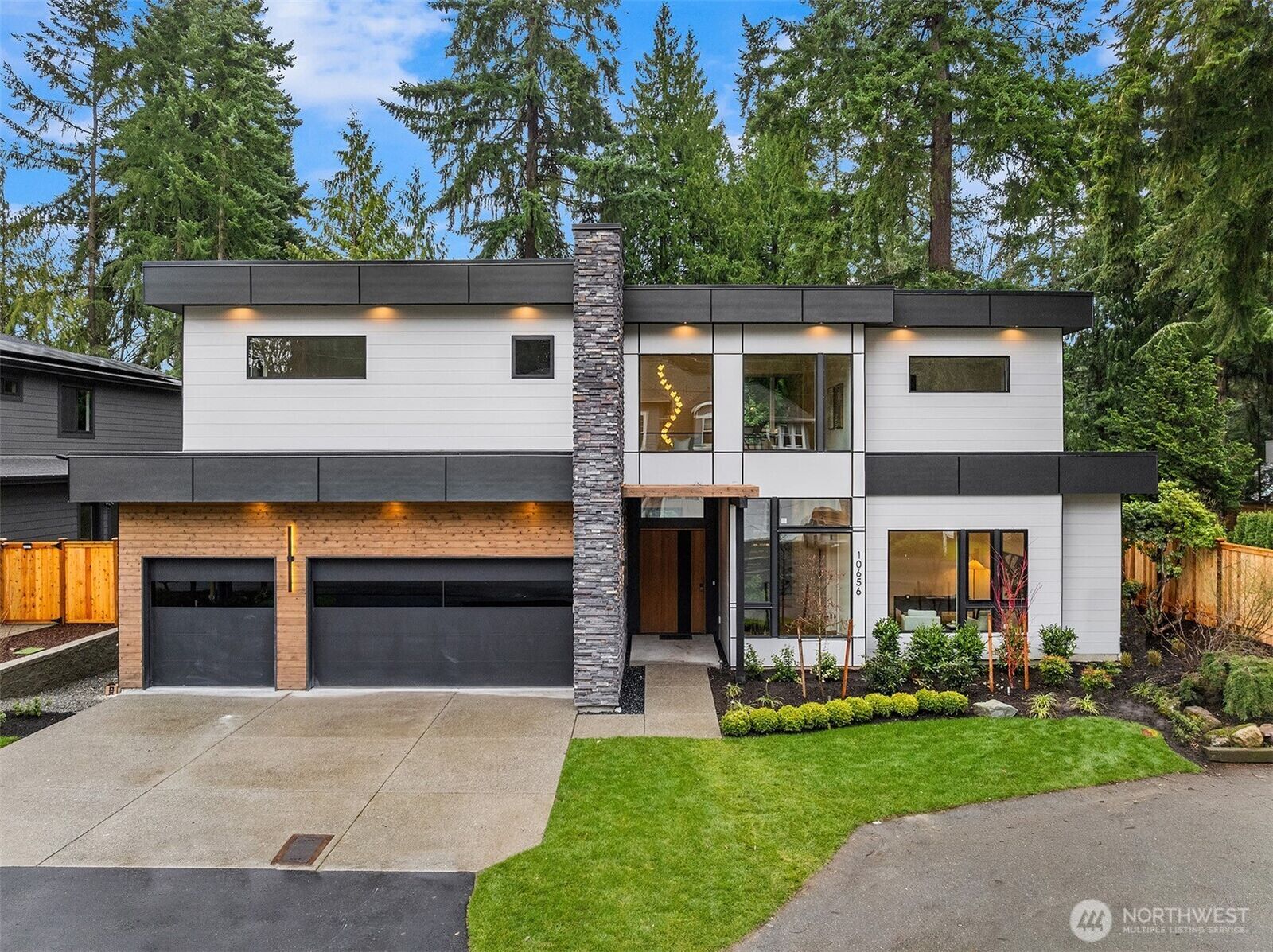 Property Photo:  10656  Woodhaven Lane  WA 98004 