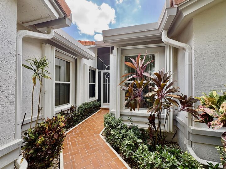 Property Photo:  7702 Majestic Palm Drive  FL 33437 
