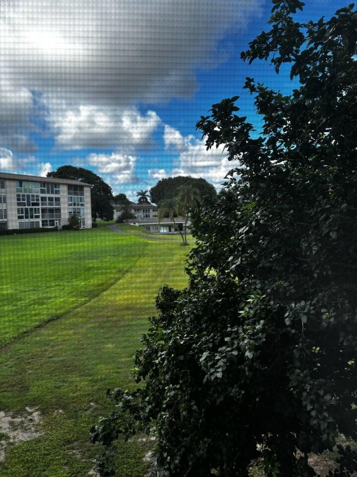 Property Photo: 4602 NE Martinique Way H2 FL 33066