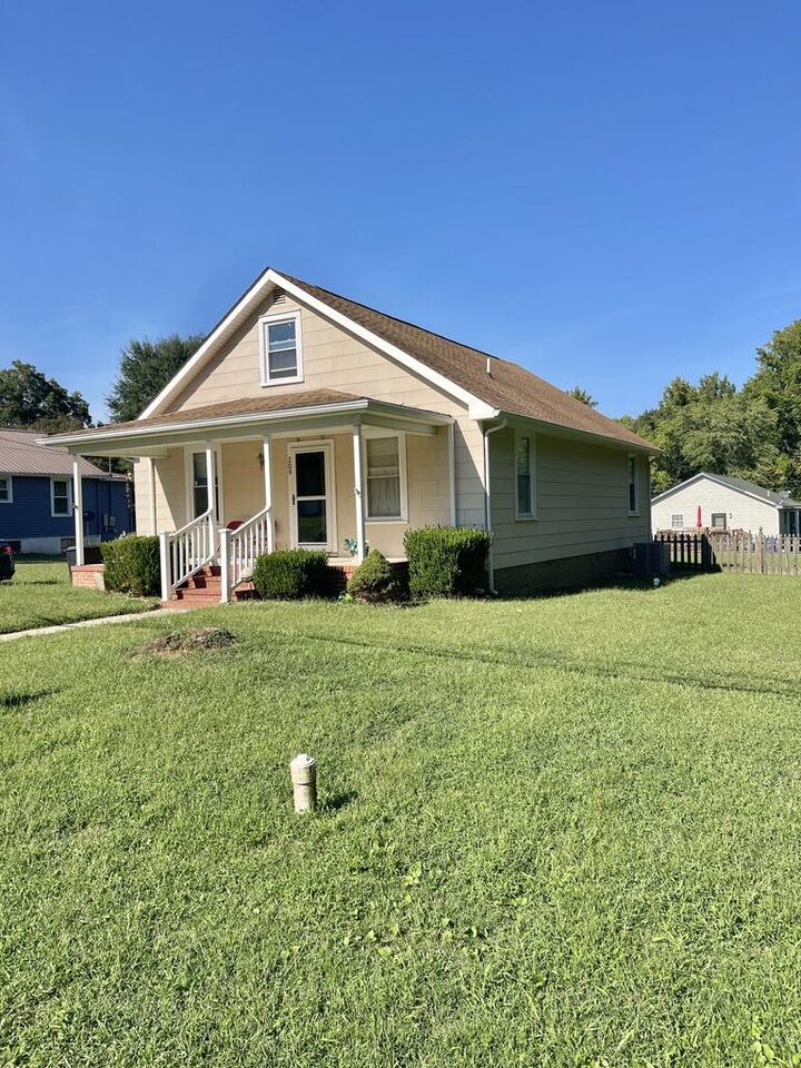 Property Photo:  209 East 4th Ave  VA 23944 