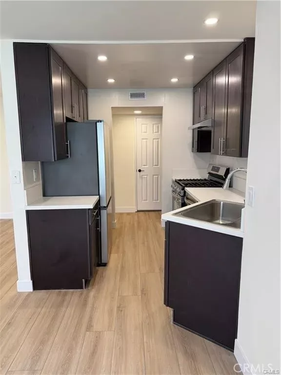 Property Photo:  1207 N Columbus Avenue 202  CA 91202 