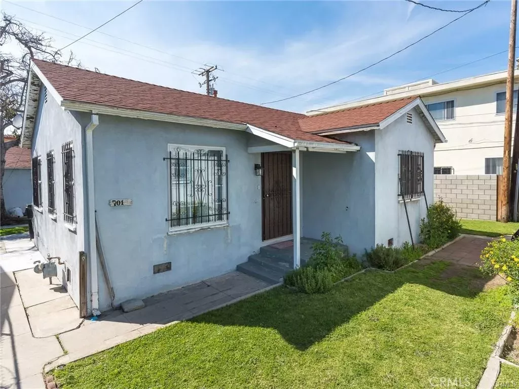 Property Photo:  701 Walnut Street  CA 90301 