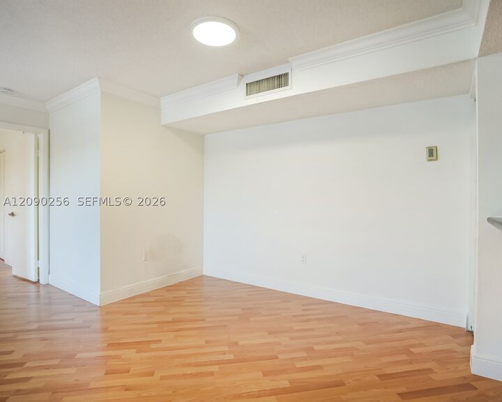Property Photo: 10765 SW 108th Ave 305 FL 33176